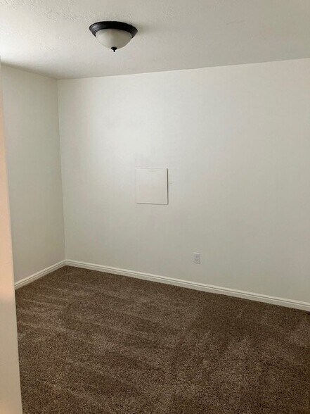 Building Photo - 2426 Orchard Way