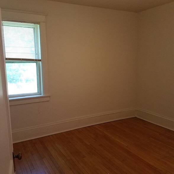 Building Photo - 93 N Milton St N