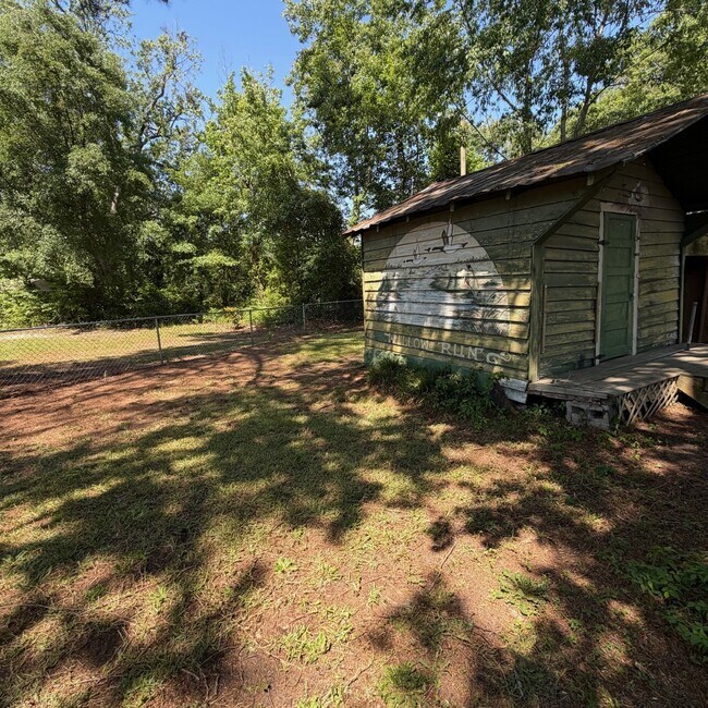 Building Photo - 6164 Highland Ave