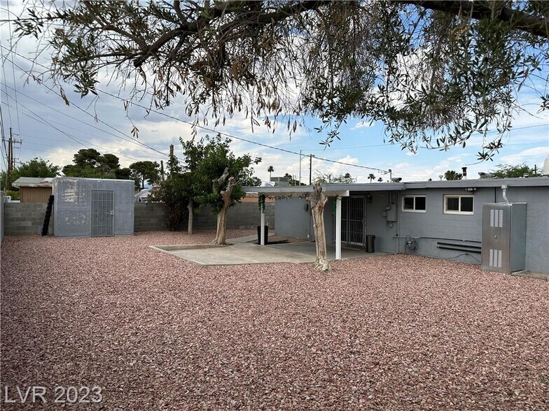 Building Photo - 2753 Talbot St