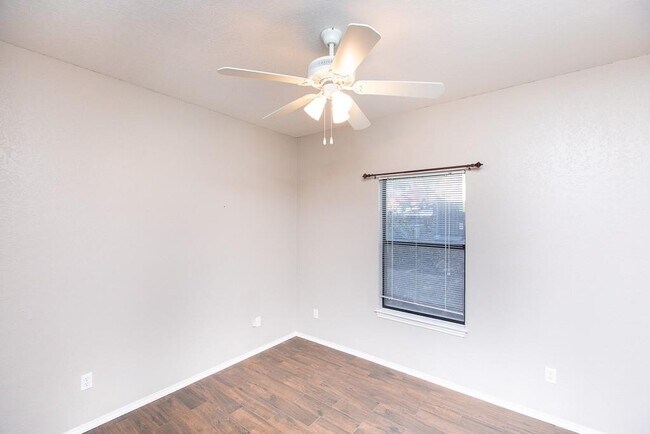 Building Photo - 4711 Spicewood Springs Rd