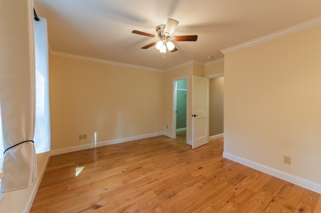 Building Photo - 211 Spicewood Dr