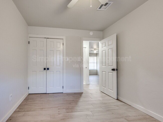 Building Photo - 2207 Donna Dr