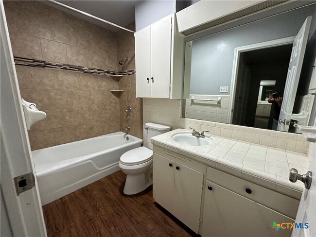 Building Photo - 1302 Canary Ln