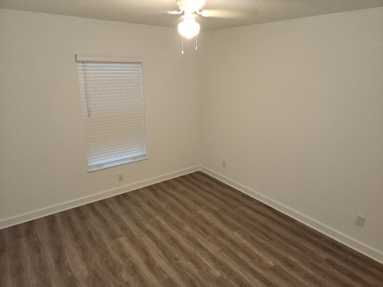 Building Photo - 1115 18th St SW