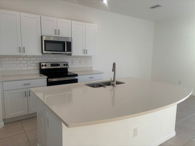Building Photo - 2302 Alee Ln
