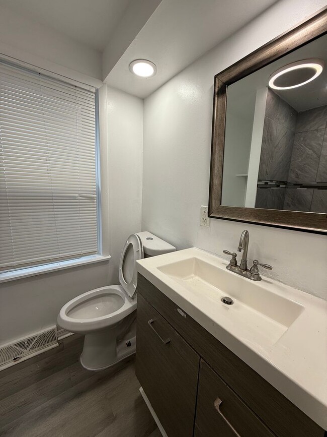 Building Photo - 15 Deming Ave