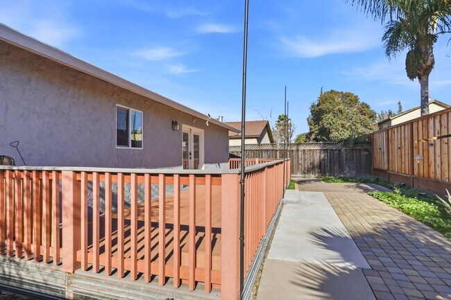 Building Photo - Turnkey Open-Concept Home with Central A/C & Solar