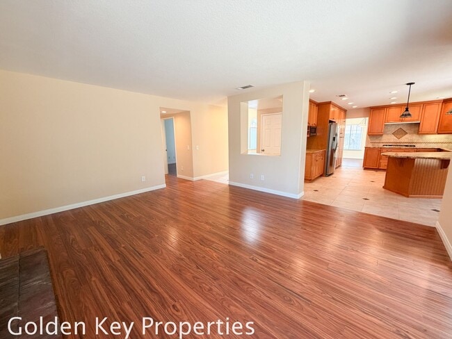 Building Photo - Move-in ready 4 bedroom / 3 bathroom home in Oceanside!