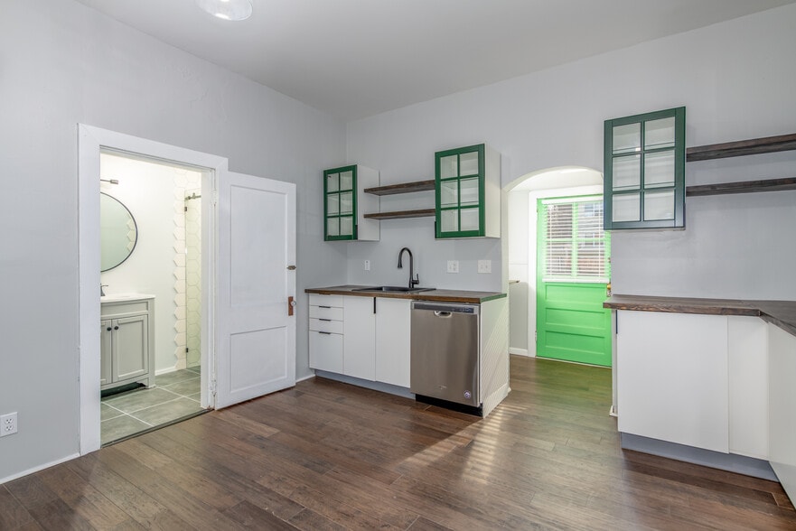 Kitchen to Bathroom / Laundry - 4160 Juniata St