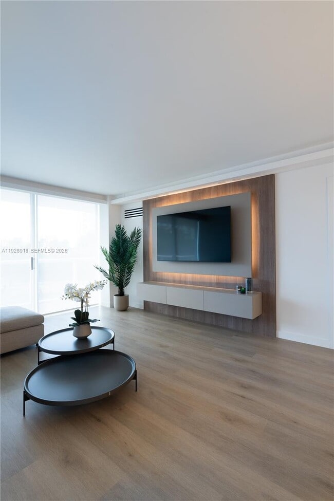 Building Photo - 20505 E Country Club Dr