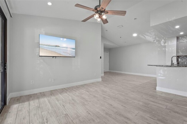 Building Photo - 4045 Crockers Lake Blvd