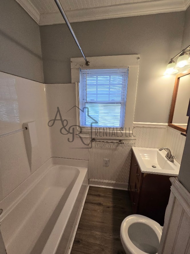 Building Photo - 112 W Quincy St