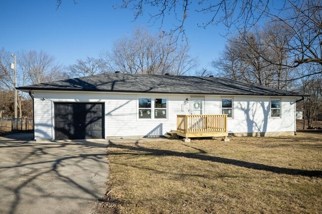 Primary Photo - 122 Willa Ln