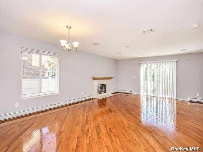 Building Photo - 62 A Linwood Rd N