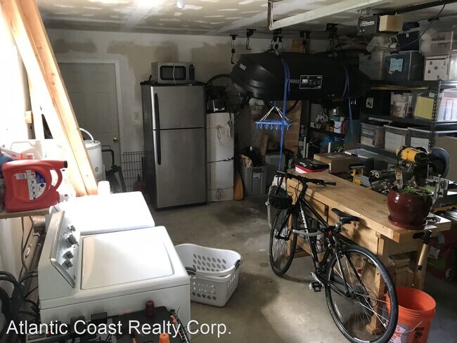 Building Photo - 3 br, 1 bath House - 520 Summers Drive