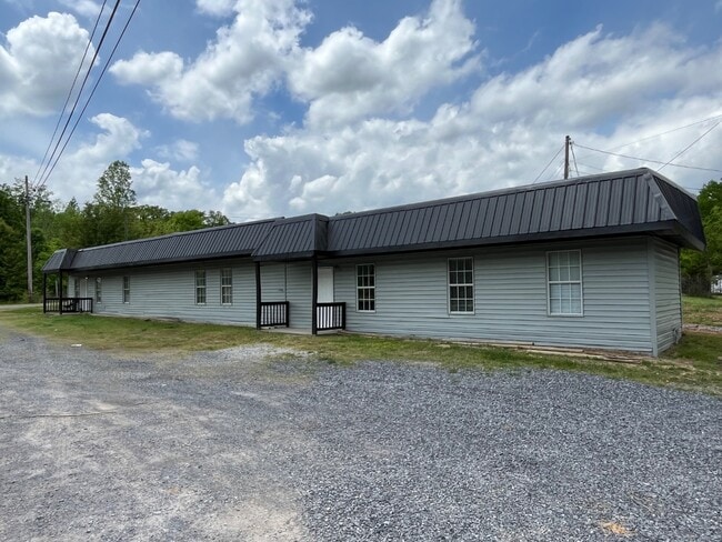 Building Photo - 2032 Mill Creek Rd SW