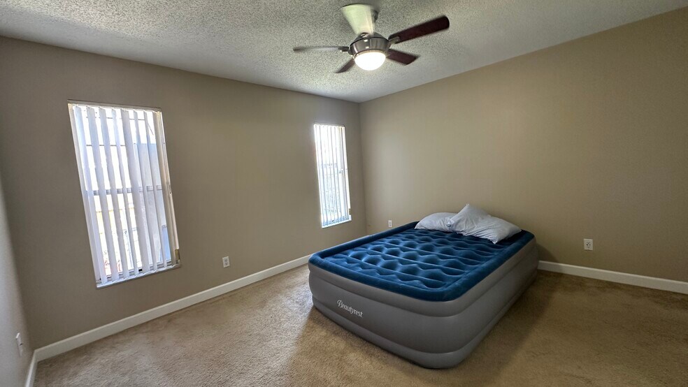 Master Bedroom. - 11605 Autumn Gardens Ct