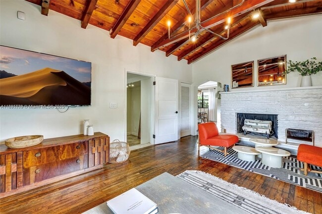 Building Photo - 991 NE 82nd St