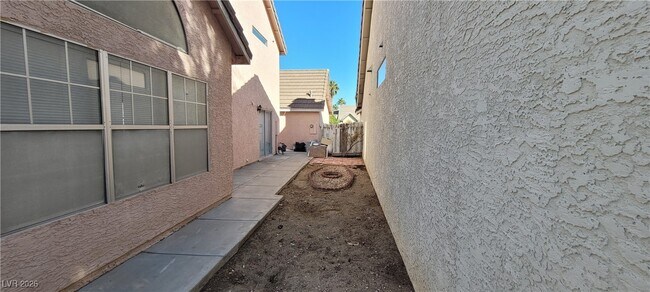 Building Photo - 6561 Avon Ct