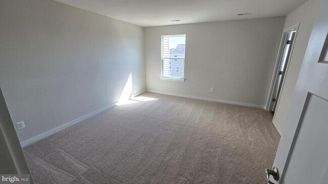 Building Photo - 66 Trotting Rd