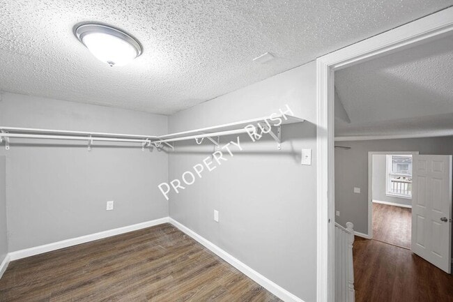 Building Photo - 911 W Pine St