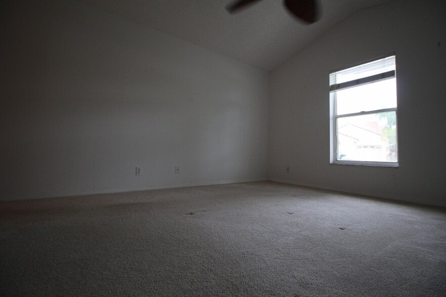 Building Photo - 404 Sabal Palm Ln