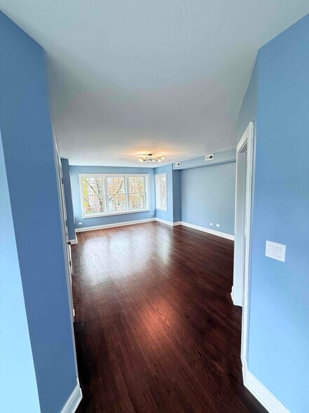 Building Photo - 5707 N Christiana Ave