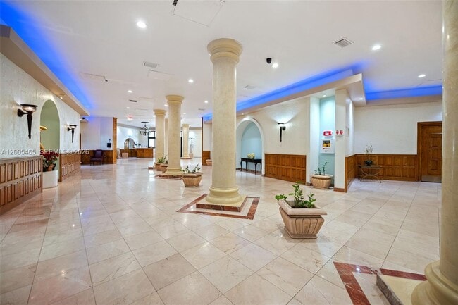 Building Photo - 3725 S Ocean Dr