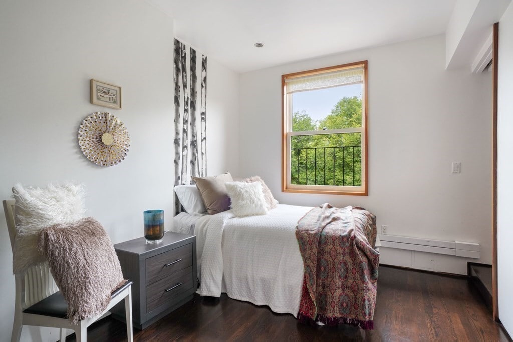 Building Photo - 132 Commonwealth Ave