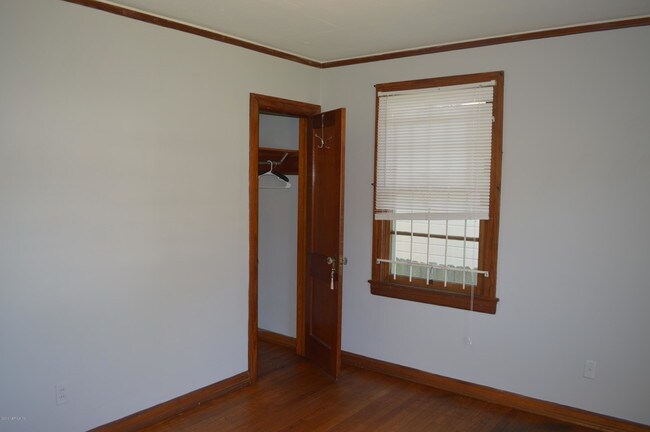 Building Photo - 8025 Oakwood St