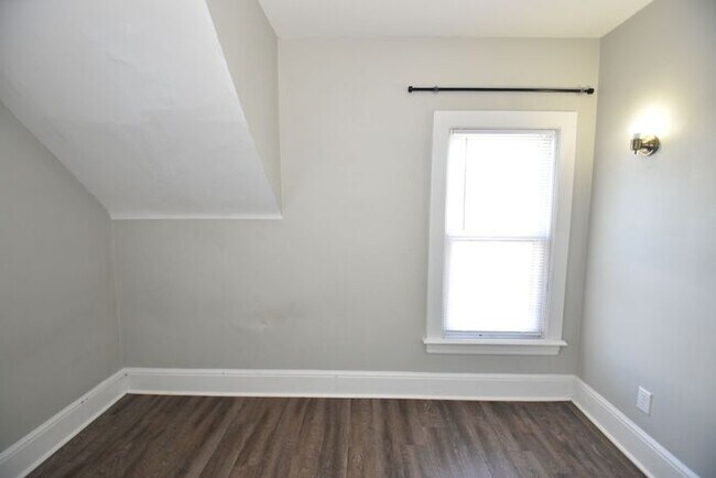 Building Photo - Near Downtown South Bend 3 bedroom home