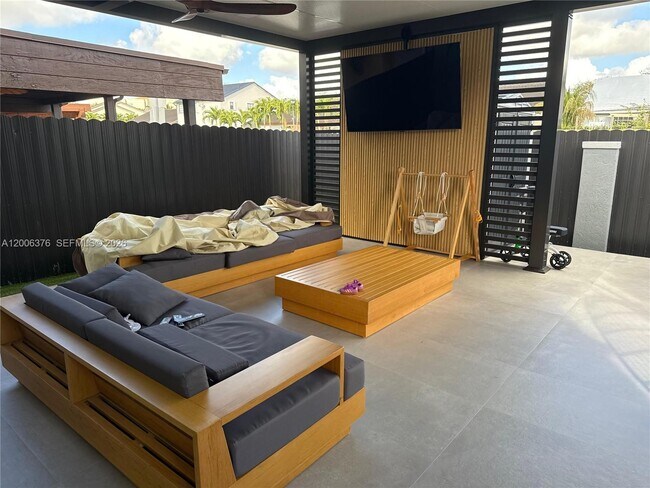 Building Photo - 9721 SW 162nd Ct