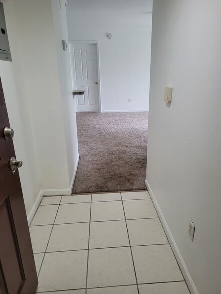 Entrance - 712 Crest Pines Dr