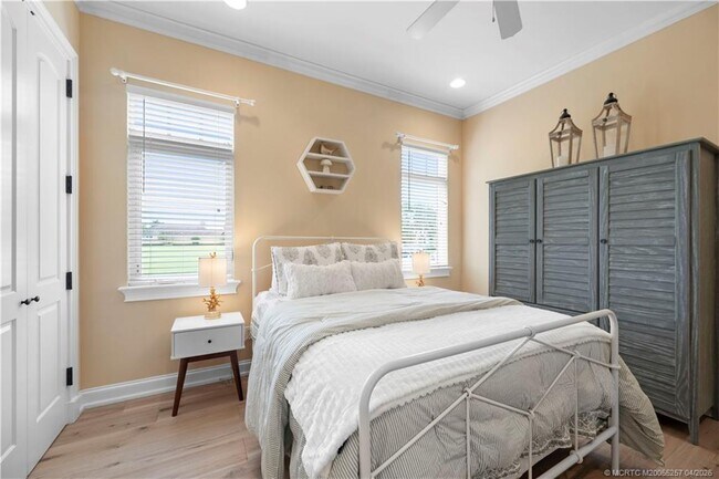 Building Photo - 130 SE Bella Strano