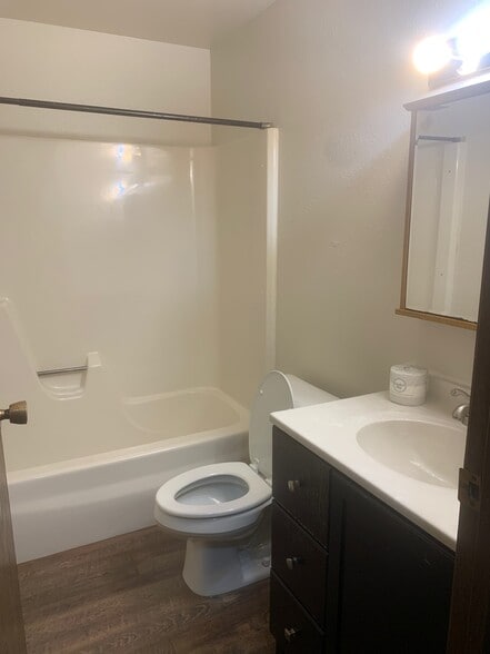 Building Photo - 1718 14th Ave W