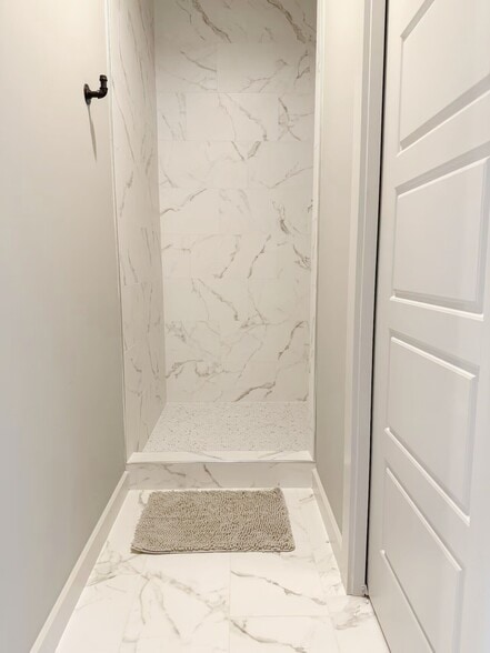 LUXURY BATH - 104 Textile Ct