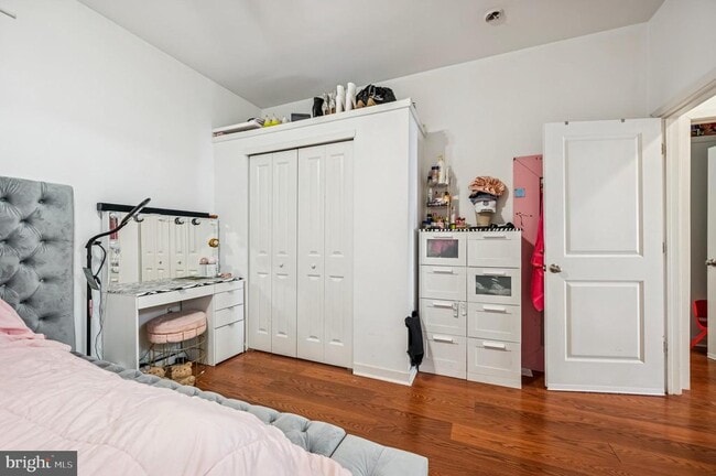 Building Photo - 6212 Ridge Ave