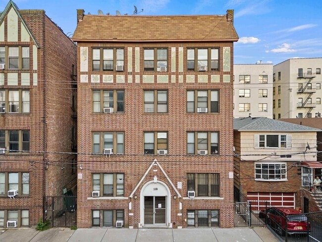 Building Photo - 118 Corbin Ave