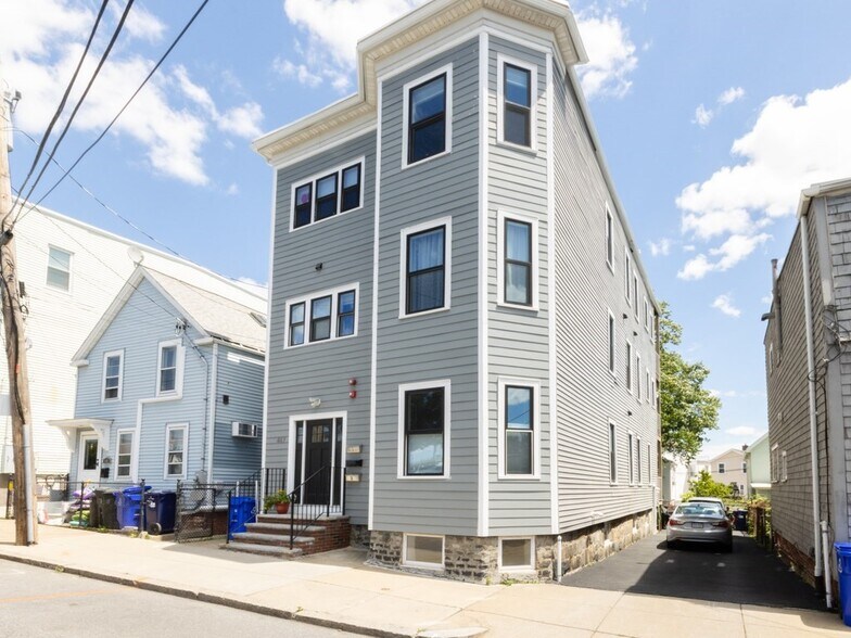 Building Photo - 447 Frankfort St