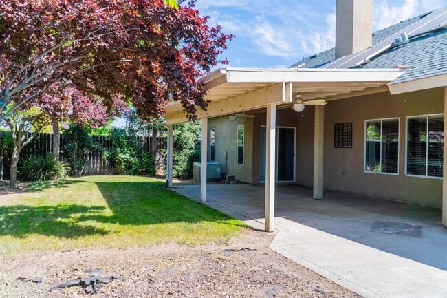 Building Photo - Bright & Spacious 4?BR Fresno Home with High Ceilings & Solar!