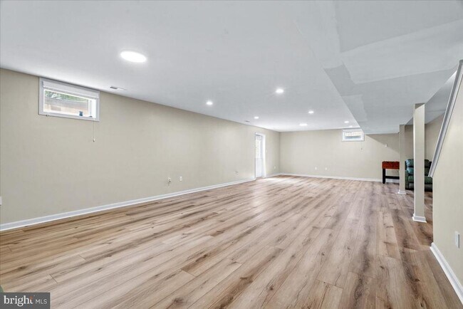 Building Photo - 2619 Inwood Dr