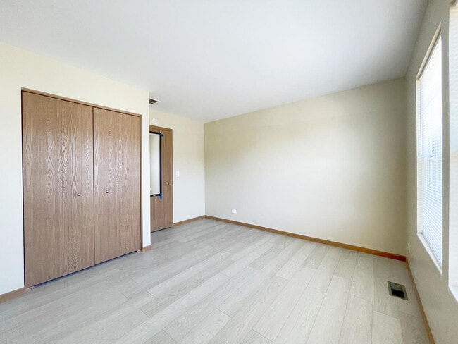 Building Photo - 20 Waterbury Cir
