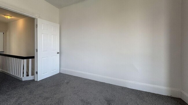 Building Photo - Philly Bi-Level: Modern & Bright