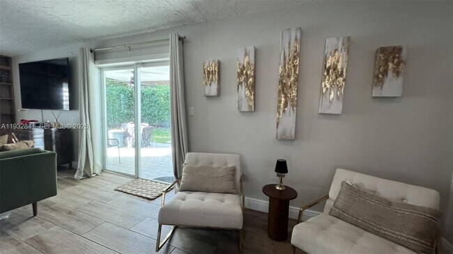 Building Photo - 15660 SW 100th Ave