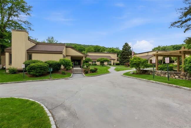 Building Photo - 504 Heritage Hls