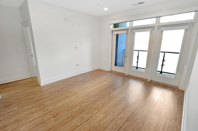 Building Photo - 650 E Brooklyn Vlg Ave