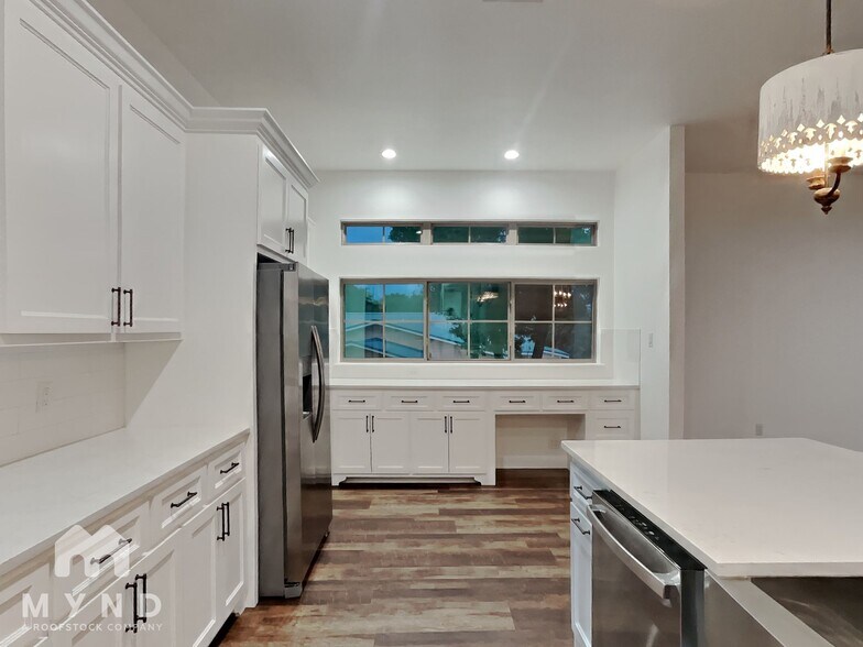 Building Photo - 1206 Comanche Cove Dr