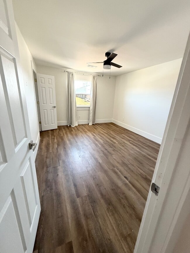 Building Photo - 1912 Sanford Dr