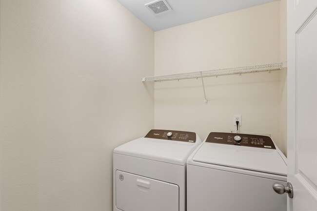 Building Photo - Freshly Updated- 3 Bedroom, 2.5 Bath Townh...